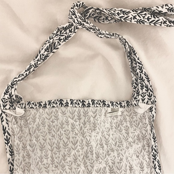 Leaf Patterned Apron with Pockets - Picture 4 of 7